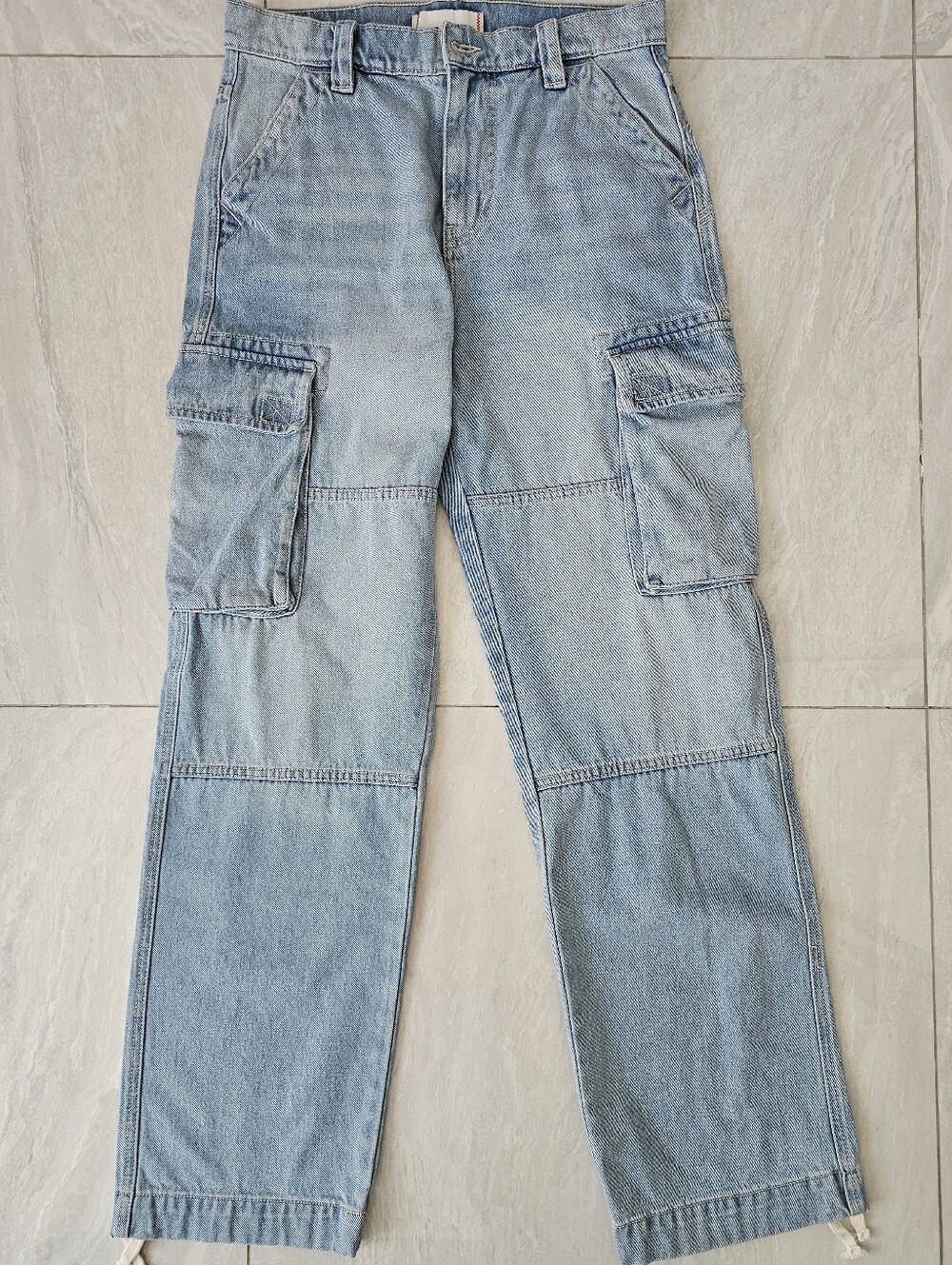 BDG NWOT skate fit light wash cargo jeans with drawstring at hem